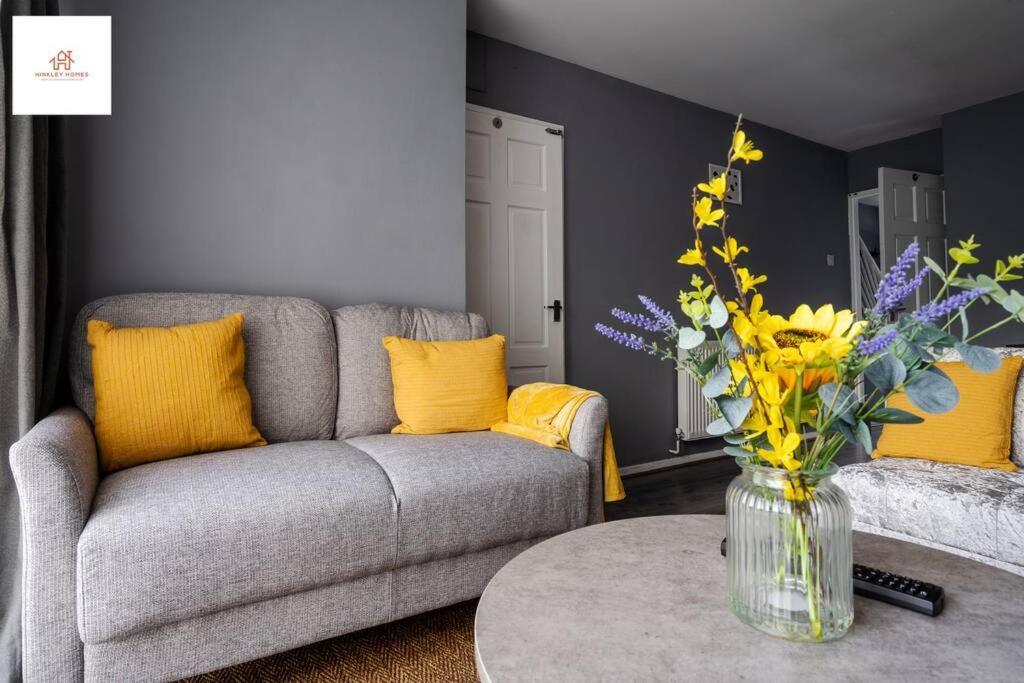 Cosy House - Free Parking - City Centre *